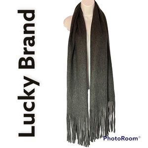 Lucky Brand women Gray cold weather scarf with fringe so soft and luxurious